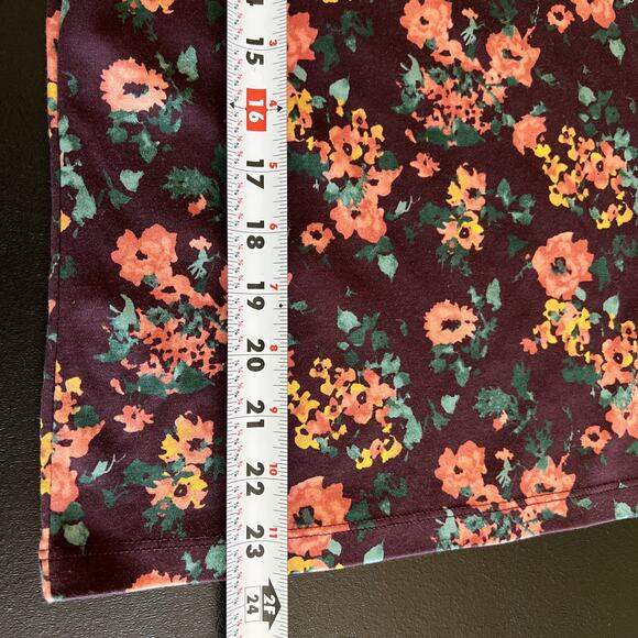 L.L. Bean Shirt Women's M Reg Dark Floral Pima Cotton Crewneck Tee Cottagecore - Picture 8 of 9